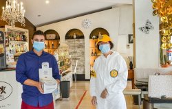 Итальянские волонтеры продолжают помогать медикам