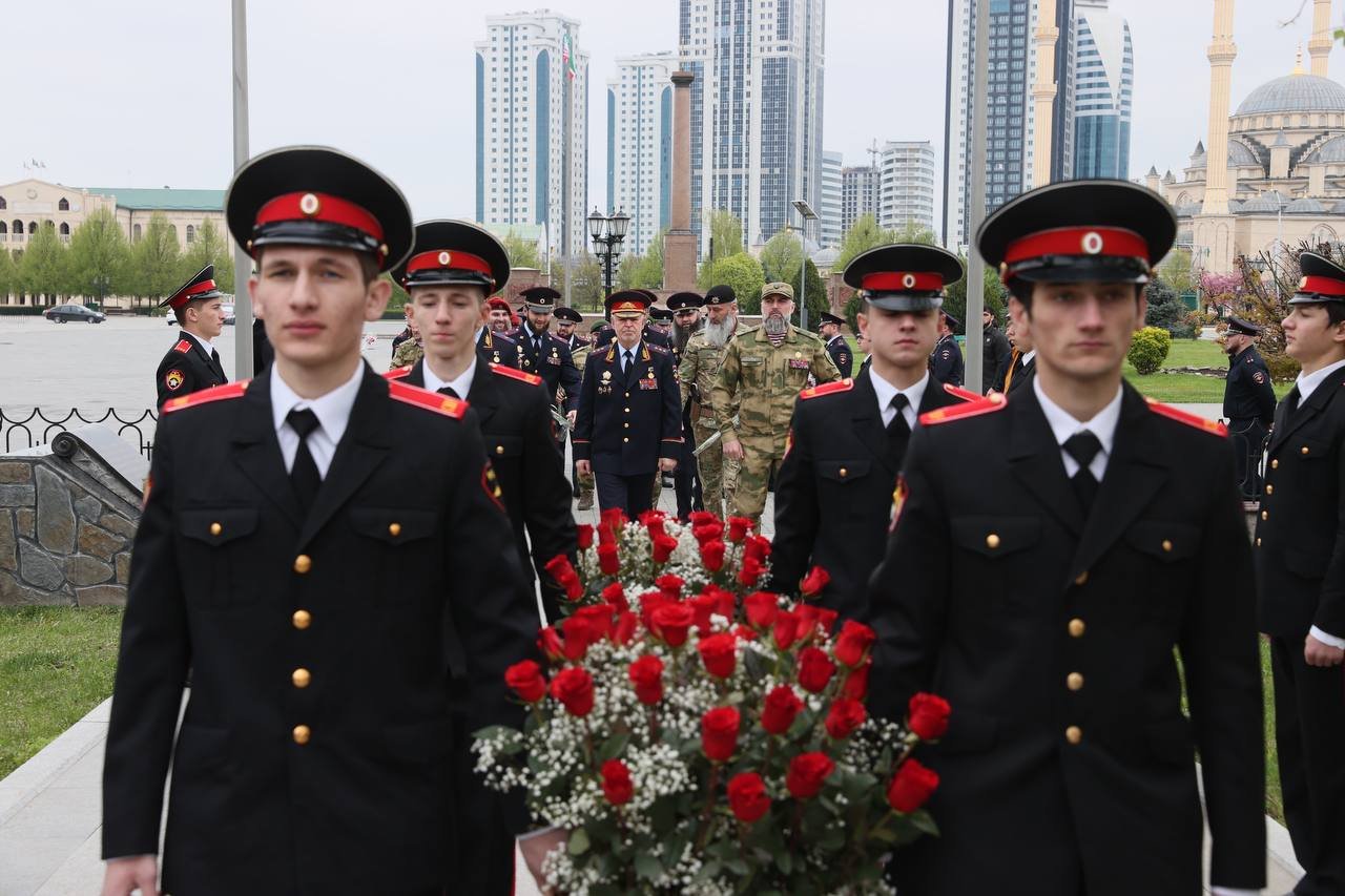 В Грозном начальник Управления Росгвардии по Чеченской Республике принял  участие в мероприятии, посвященном Дню мира » Информационное агентство  МАНГАЗЕЯ