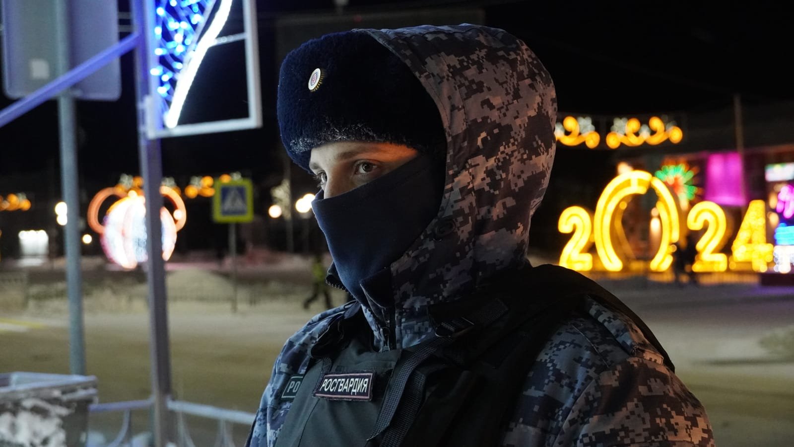 В Нарьян-Маре Росгвардия и полиция обеспечили безопасность встречи Нового  2024 года » Информационное агентство МАНГАЗЕЯ