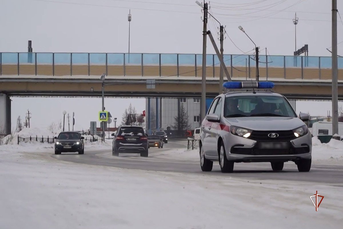 Росгвардейцы оказали помощь автовладелице с ребенком после ДТП на Ямале  (ВИДЕО) » Информационное агентство МАНГАЗЕЯ