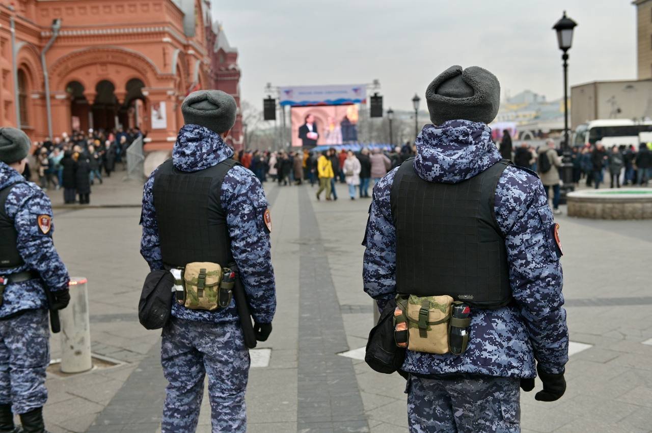 Росгвардия обеспечила безопасность проведения митинг-концерта на Красной  площади в День воссоединения Крыма с Россией » Информационное агентство  МАНГАЗЕЯ