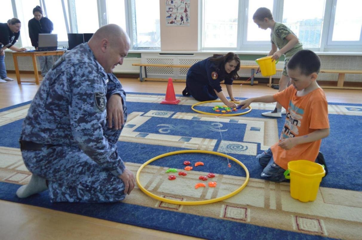 Сотрудники вневедомственной охраны Чукотки поздравили детей детского сада с  «Днем защиты детей» » Информационное агентство МАНГАЗЕЯ