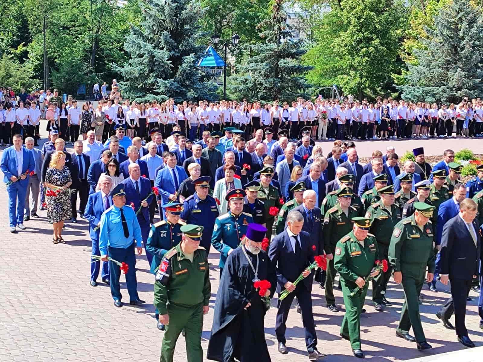 В Ростове-на-Дону военные следователи приняли участие в церемонии  возложения цветов в День памяти и скорби » Информационное агентство МАНГАЗЕЯ