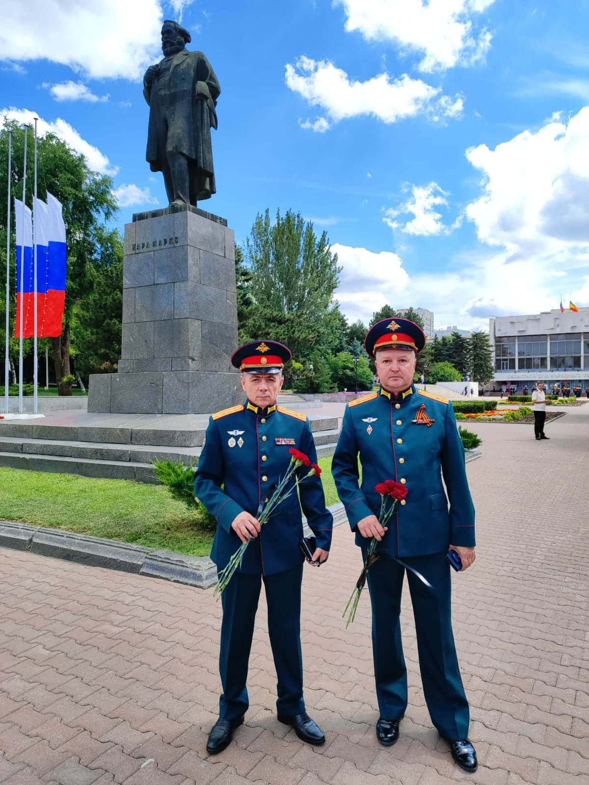 В Ростове-на-Дону военные следователи приняли участие в церемонии  возложения цветов в День памяти и скорби » Информационное агентство МАНГАЗЕЯ